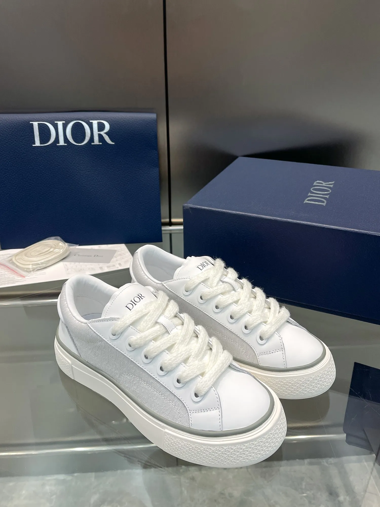 👟👟Ex-factory price 600👟👟 Dior 2023 autumn and winter haute couture series new CD jelly color couple flat casual shoes Dior Size: Female size 35-42 (41.42 customized, non-refundable) / Male size 38-46 (38.46 customized, non-refundable)